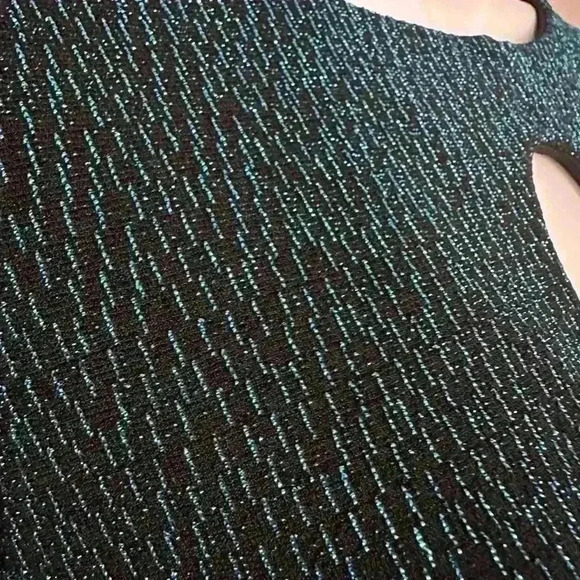 Lily White Keyhole Channel Front Top (478) - Picture 12 of 14